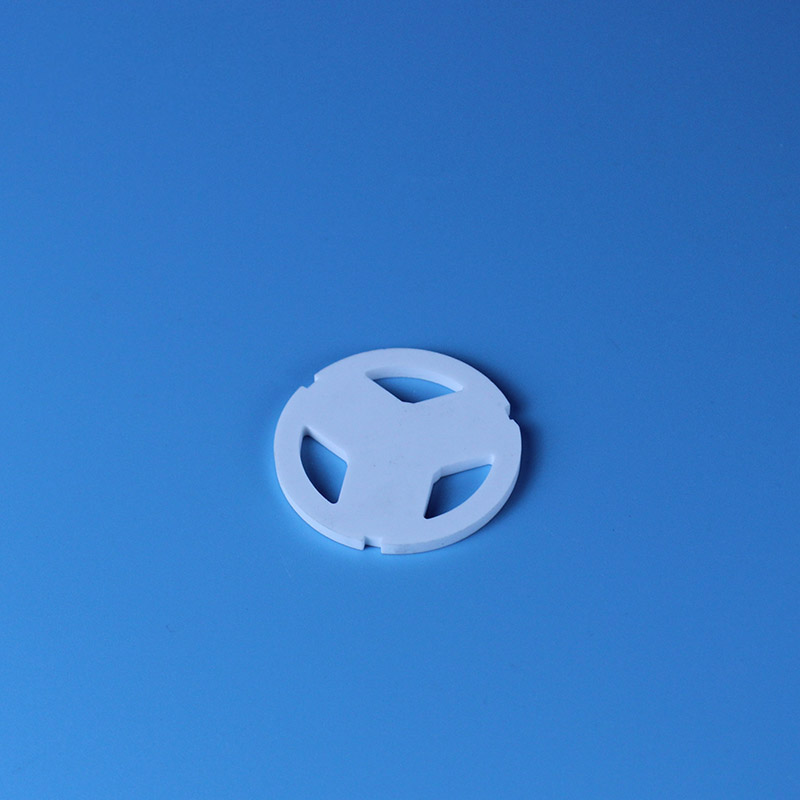 Über die Verarbeitungshärte und Sprödigkeit von 99 Aluminiumoxidkeramiken