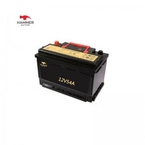Autobatterie 12V54A.
