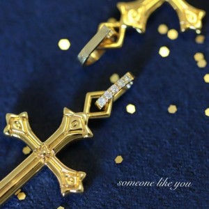 18K Gold Cross Mode -Ohrringe für Frauen