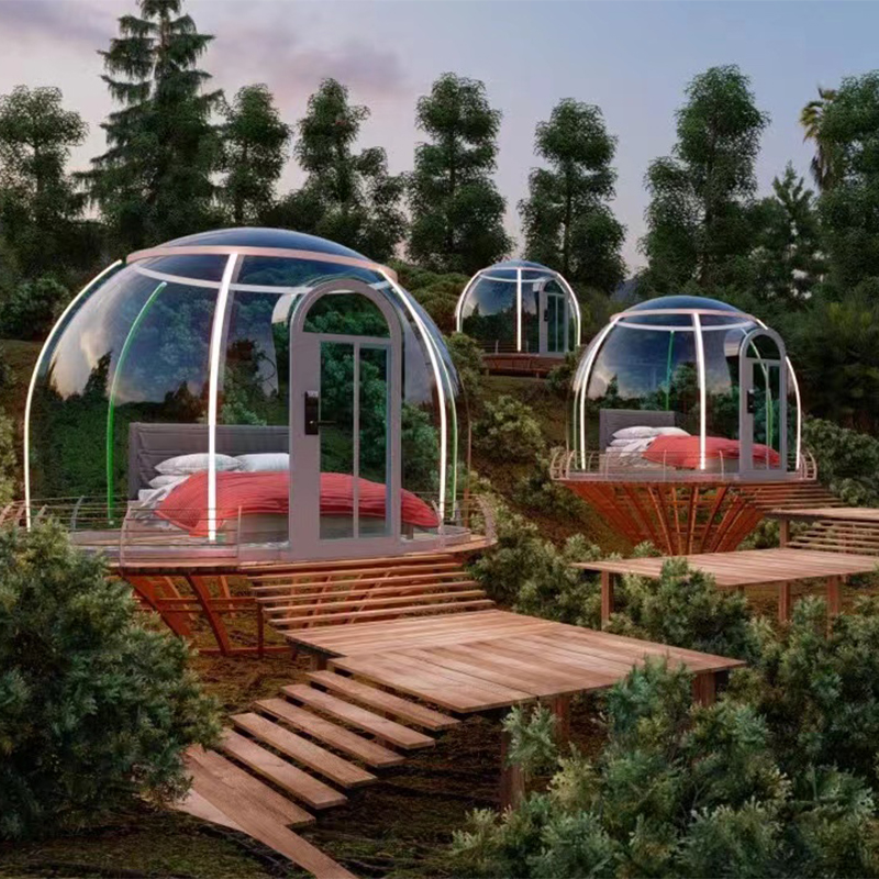 Pastorale Outdoor -Möbel strahlen einen einzigartigen Charme aus.