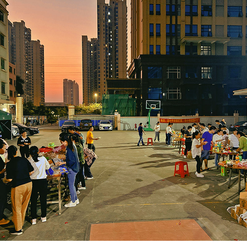 Elongarrow veranstaltet einen Grill für alle Teammitglieder