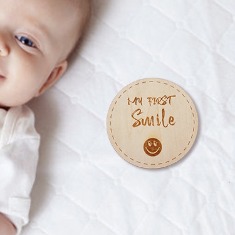 Holzartefakt schwangerer Babymonat Meilensteinkarte Holz monatlich Gedenkkarte Wachstumskarte