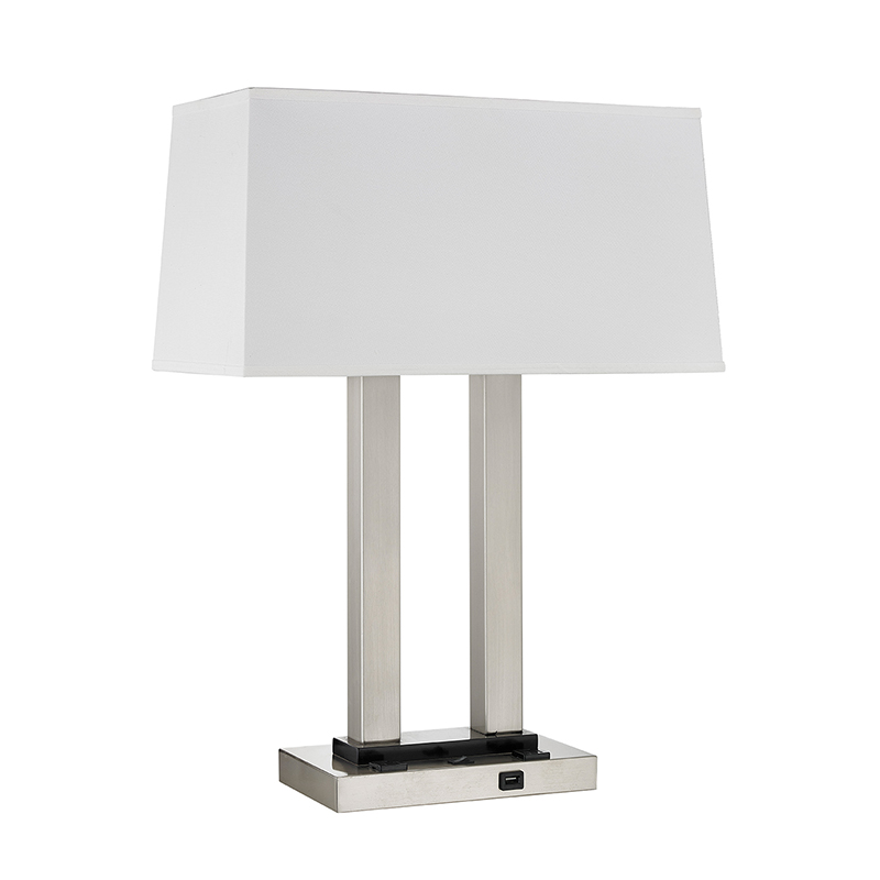 Doppel -Nachttischtischlampe im Gästezimmer