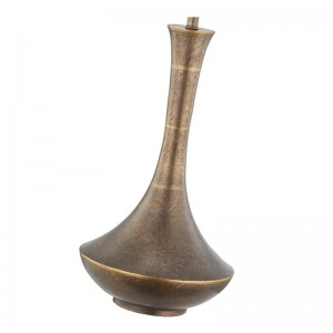 Dekorative antike Eisentischlampe im öffentlichen Raum