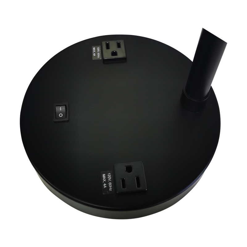 Two Töne Schreibtischlampe mit schwarzer und hellgelbem Finish, A auf/Off -Rocker -Schalter und zwei bequeme Outlets im Gästezimmer