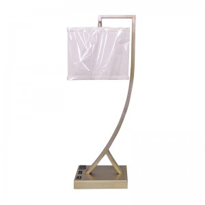 Antike Silber Finish -Schreibtischlampe mit einem/off -Rockerschalter, einem bequemen Ausgang und einem USB -Ladehafen im Gästezimmer