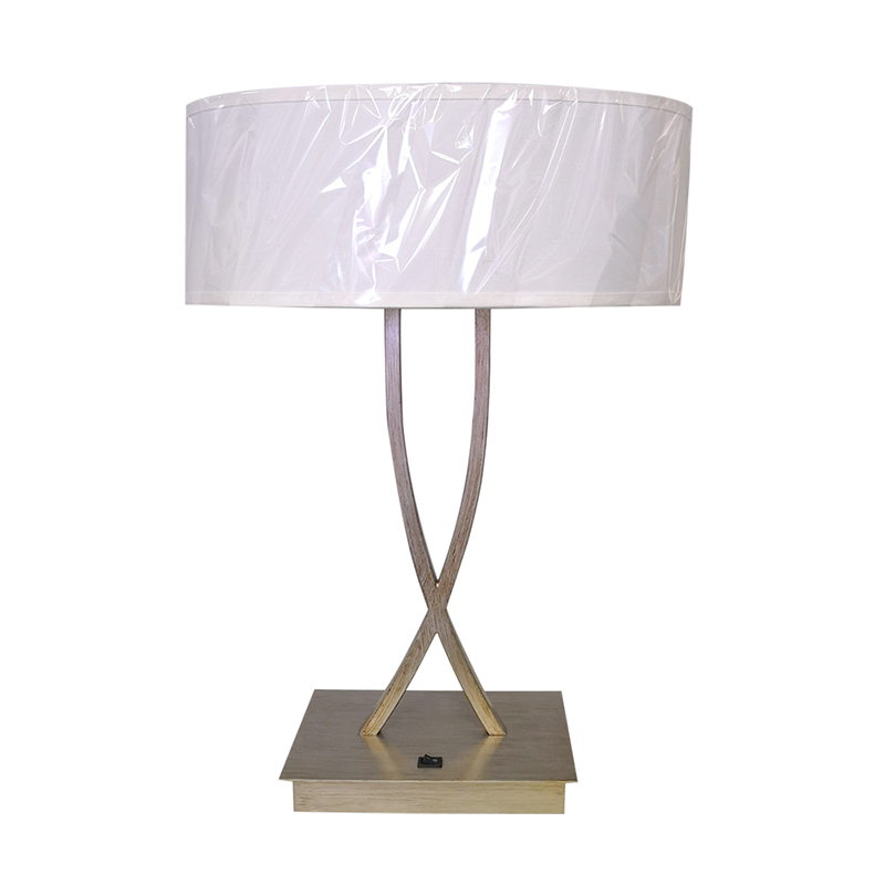 Zwei leichte antike silberne Finish -Schreibtischlampe mit einem auf/off -Rockerschalter im Gästezimmer