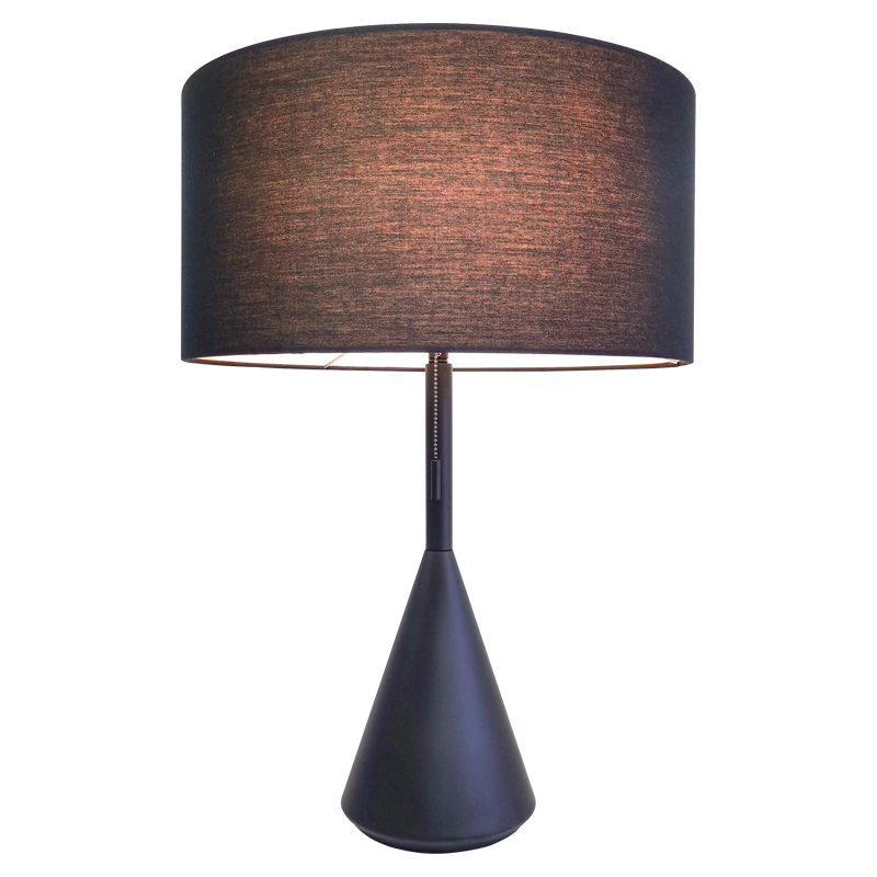 Black Finish -Schreibtischlampe mit einem Pull -Kettenschalter im Gästezimmer