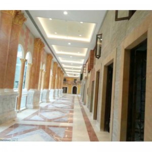 Kunststoff -Extrusionsform mit römischer Säule