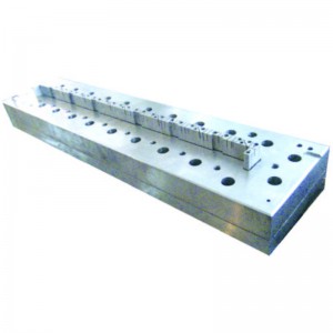Kunststoff -Extrusionsform mit breiter Platte