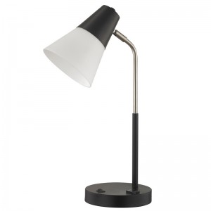 Hampton Inn Hotel Schreibtischlampe mit einem/off -Rocker -Schalter und einem bequemen Outlets im Hotel GASTROOM