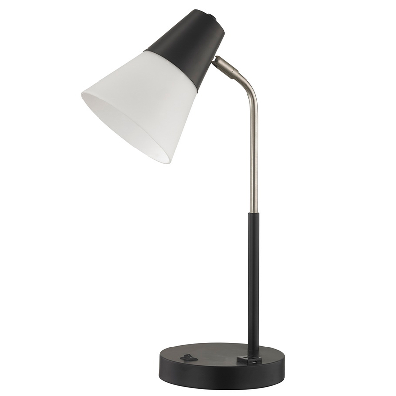 Hampton Inn Hotel Schreibtischlampe mit einem/off -Rocker -Schalter und einem bequemen Outlets im Hotel GASTROOM