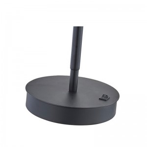 Marriott Verstellbare LED -Schreibtischlampe mit mattem schwarzem Finish und A on/off Rocker Switch im Hotel Gästezimmer