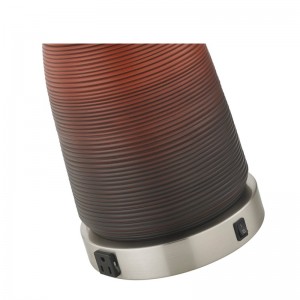 Hotelharztischlampe mit bernsteinfarbenem Gradientenharzkörper und A on/off Rocker Switch, zwei bequeme Outlets im Hotel Gästezimmer