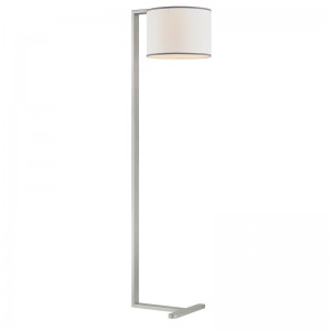 Hiltom Hotel Sofaneben Stehlampe mit silbernen Finish im Gästezimmer