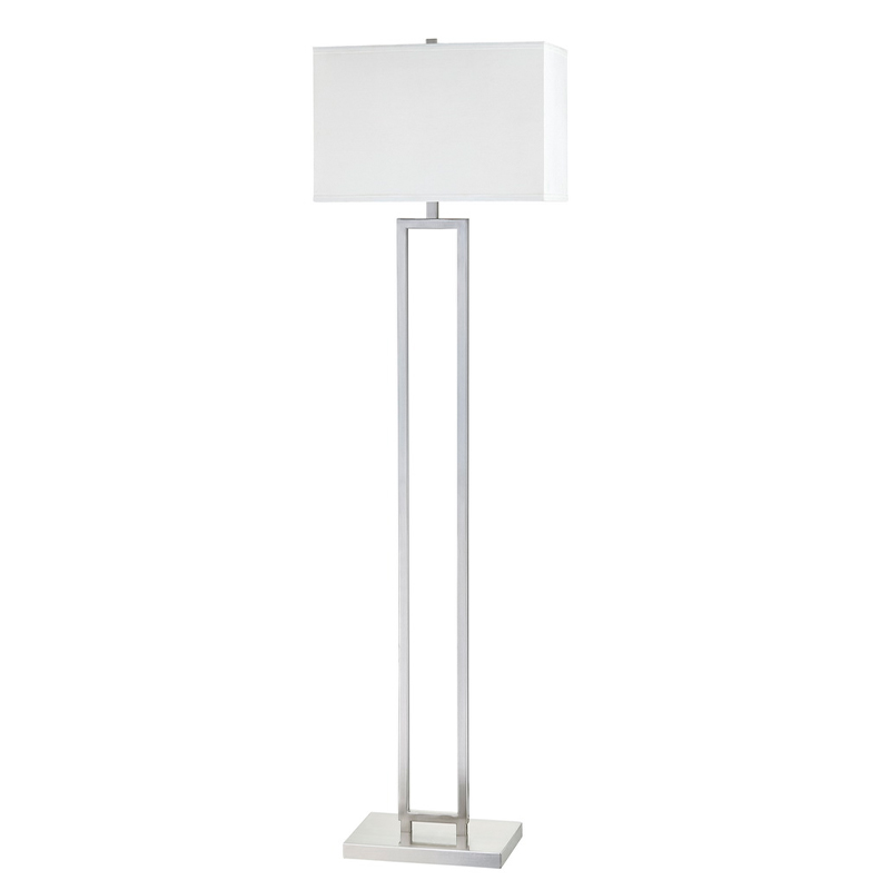 Marriott Hotel Sofaneben Stehlampe mit gebürstetem Nickel -Finish im Gästezimmer