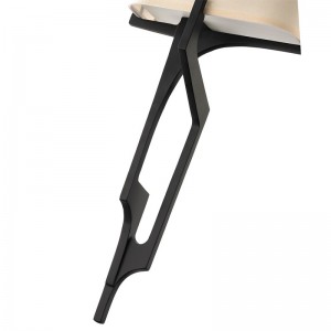 Hyatt Hotel handgefertigte Metallwandleuchten mit dunklem Bronze -Finish und halb rechteckiger Stoffton im Hotel Typischer Korridor