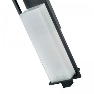 Hospitality Hotel Wall Sconce mit mattschwarzem Finish und rechteckiger Leinenmuster Acrylschatten im Hotel Typischer Korridor