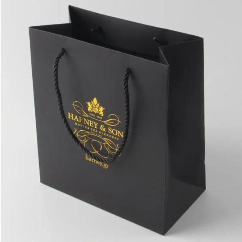 Luxus schwarze Verpackungspapiertüten gedrucktem Custom Logo Kleidung Einkaufsgeschenk Schmuckweinweinbeutel gedruckt