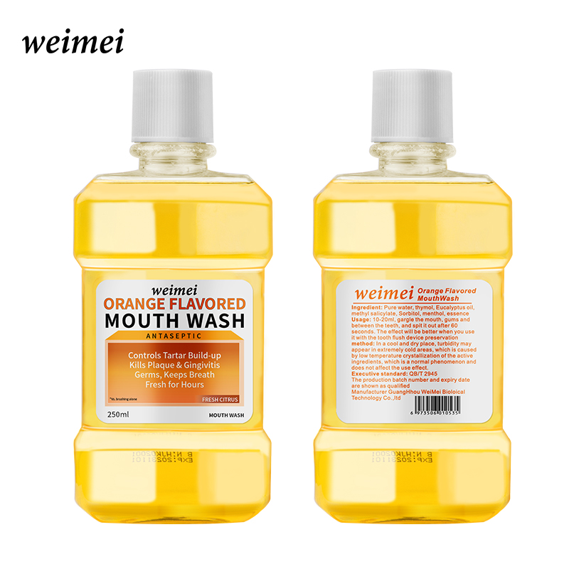 Mundwasser mit orangefarbenem aromatisiert