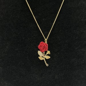 Romantisches Gold-Rotes Samt Rose -Anhänger -Halskette mit Strasskleider-Verzierte Blätter und elegantes Blumendesign für Liebe und Schönheit