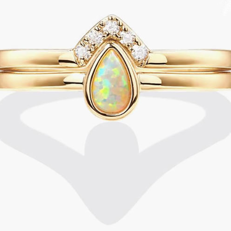 Elegantes 18k Gold-Plattierter stapelbarer Tränen -Opal -Ring mit Mikroset-Pavé Zirkoniaakzente - zeitloser Luxusschmuck für Frauen