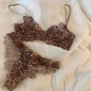 Europäische und amerikanische sexy Dessous - Französischer Stil Ultra - dünner Leopard - Drucken Sie Spitzen -BH -Set für große Büsten, mit denen die Büste kleiner aussieht. Er erhältlich in Plusgrößen MLV165 Preis:$119,99
