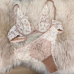 Neuer Stil French Dessous Set für Frauen. Es\\\'ist ein sexy und ultra-Dünner Spitzen -BH -Set in Plusgrößen. Es kann große Büsten kleiner aussehen und verhindern, dass SAachenw5546Price:$139,99