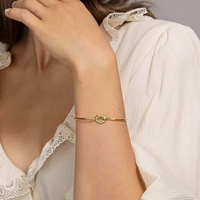 4k Gold plattiert für immer Liebesknoten Infinity Armreif Armbänder für Frauen verstellbares Goldarmband für Frauen elegantes Gold-Plattierte Offenes Manschettenarmband mit Knotengestaltung - moderner minimalistischer Schmuck für tägliche Verschleiß und besondere Anlässe