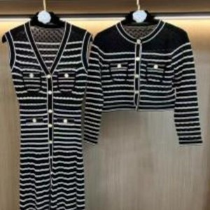 V-Hals ärmelloses langes gestreiftes Kleidset Set