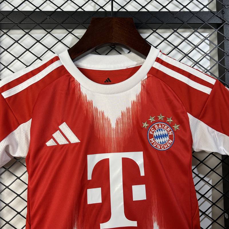 25/26 Kinder Bayern München Hausgröße: 16-28